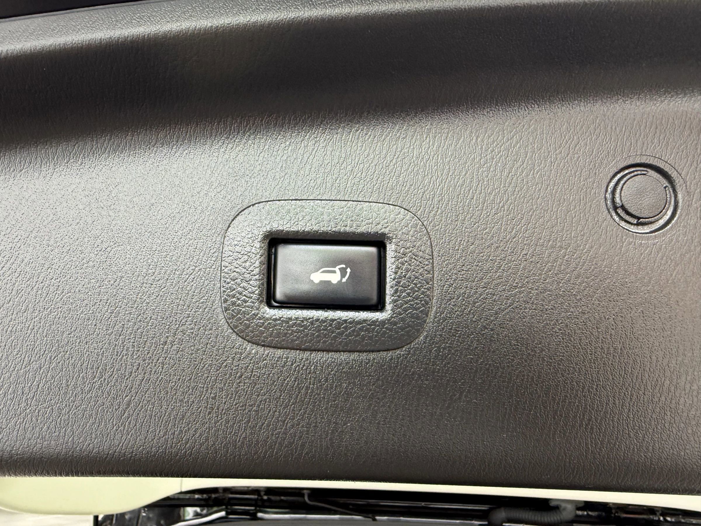 Used 2019 Nissan Armada SL w/ Premium Package AWD/4WD image 6