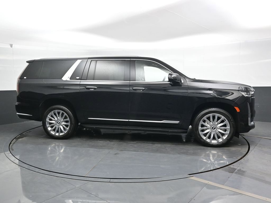 Used 2023 Cadillac Escalade ESV Premium Luxury image 4