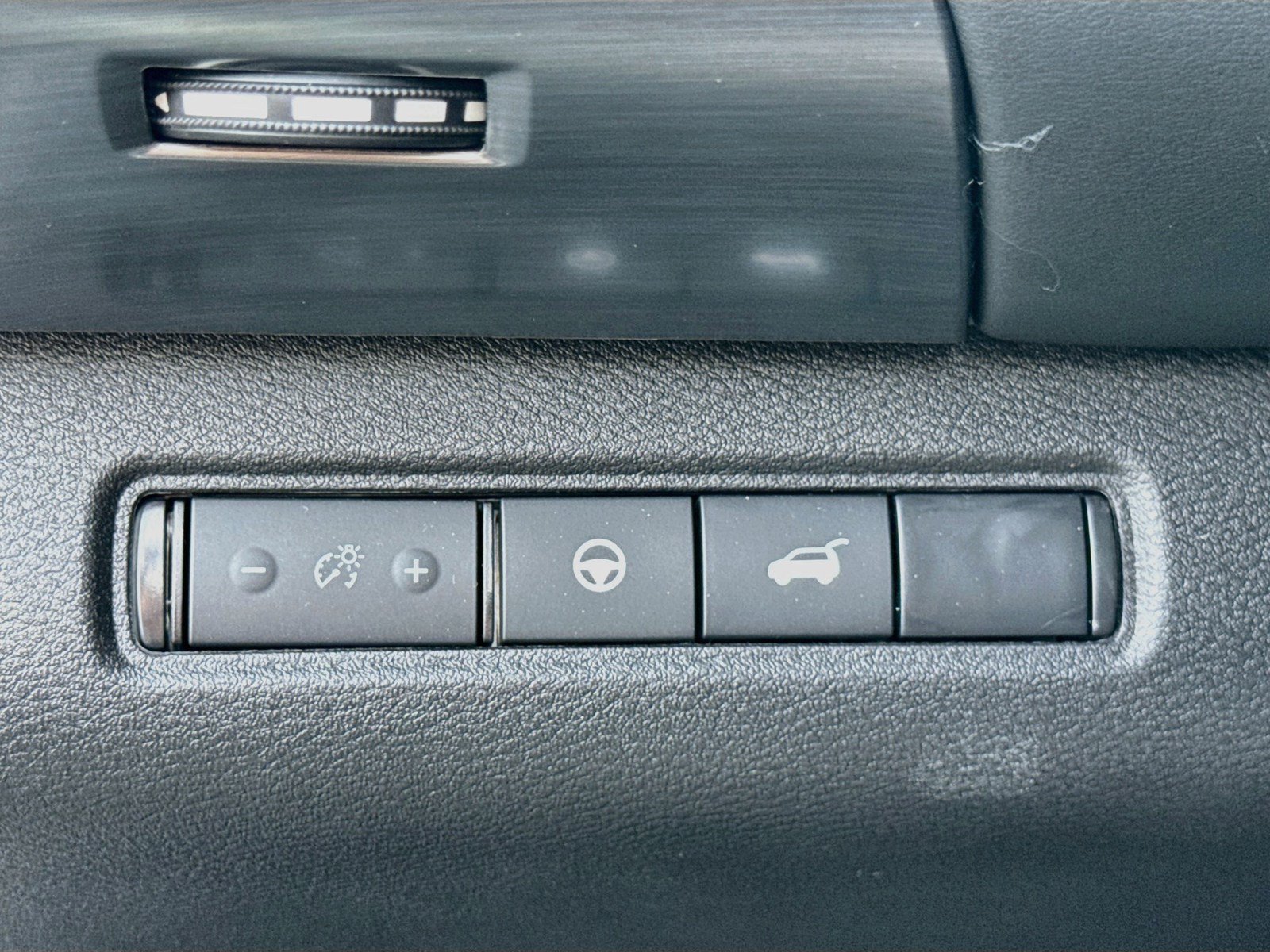 Used 2025 Nissan Pathfinder SL FWD image 10