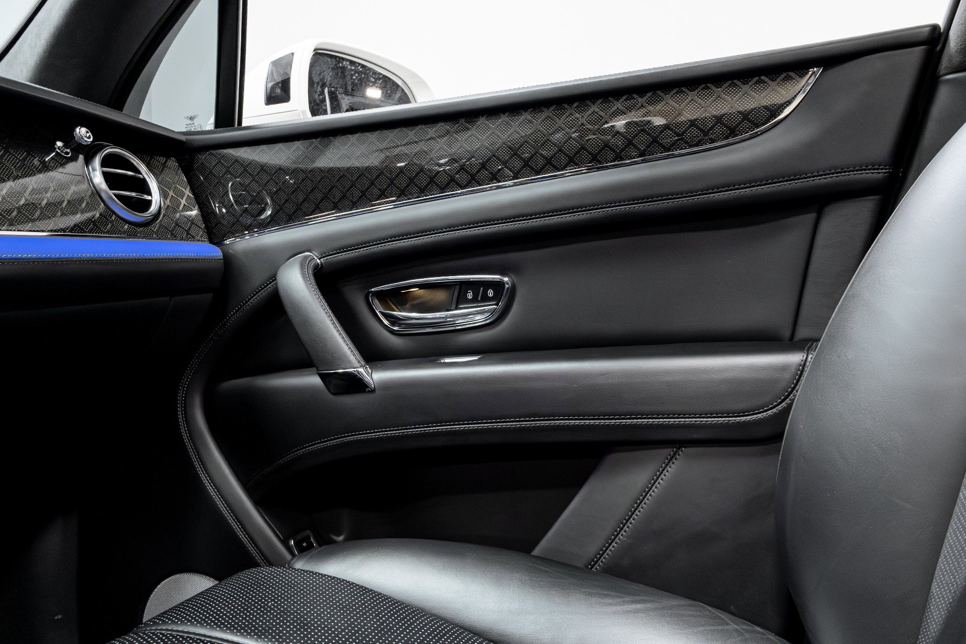 Used 2020 Bentley Bentayga Design Series image 14