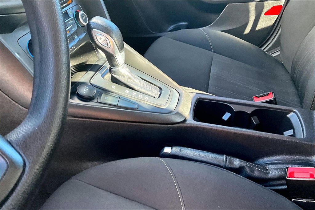 Used 2018 Ford Focus SE w/ SE Appearance Package image 15