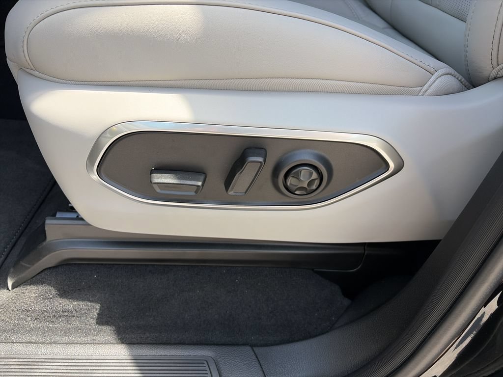 New 2026 Jeep Grand Wagoneer L Limited AWD/4WD image 12