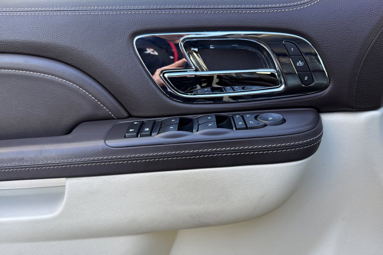 Used 2011 Cadillac Escalade ESV Platinum image 12