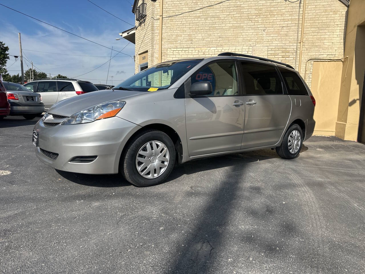 Used 2007 Toyota Sienna LE w/ LE Pkg 1