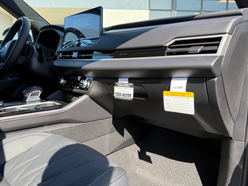 New 2026 Mitsubishi Outlander SEL Black Edition FWD image 17