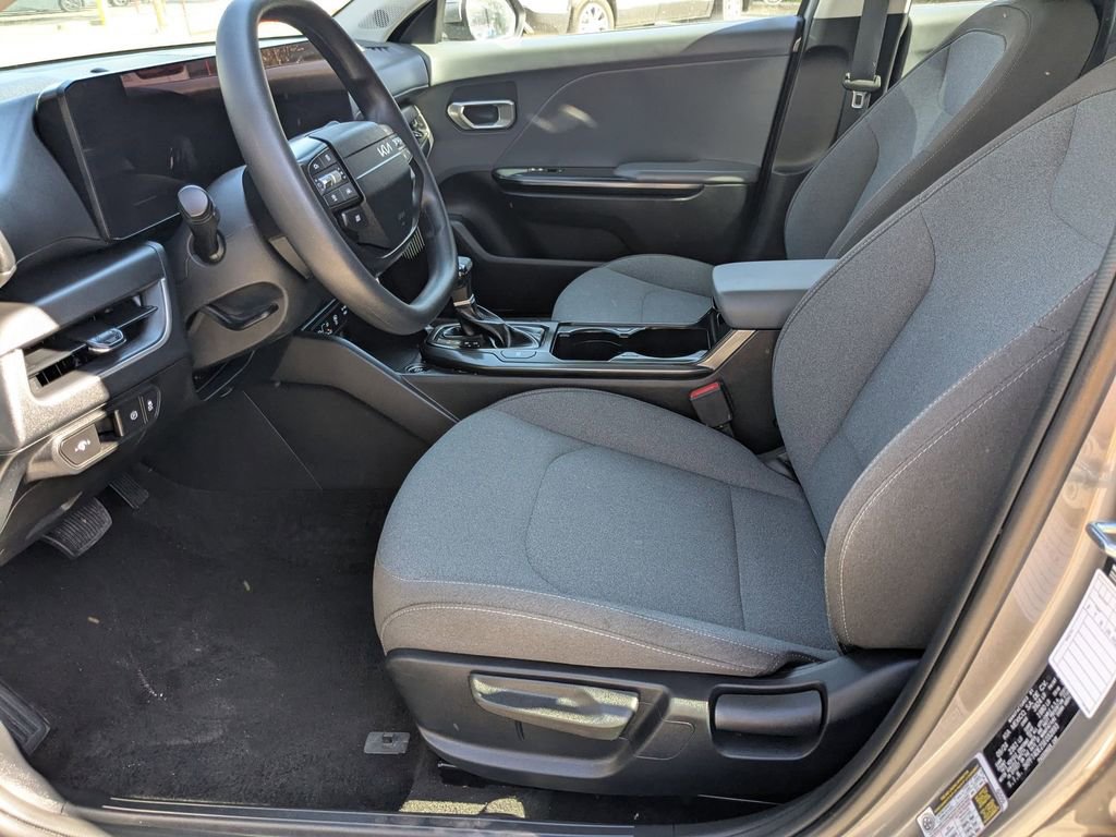 Used 2025 Kia K4 LXS image 11