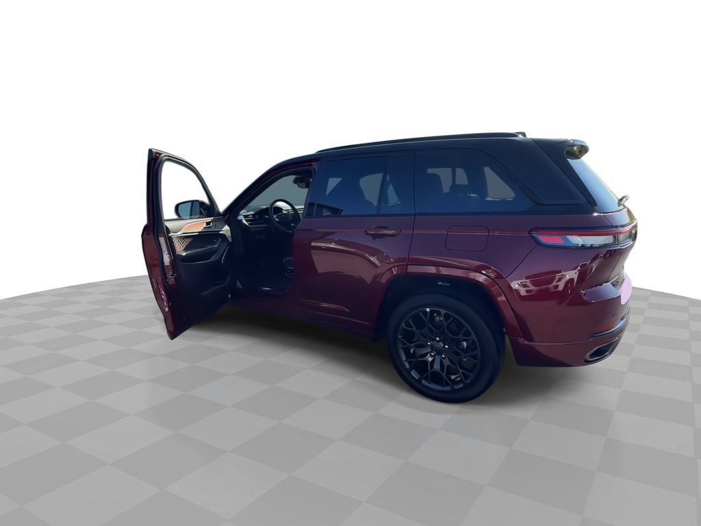 Used 2025 Jeep Grand Cherokee Summit w/ Obsidian Package AWD/4WD image 2