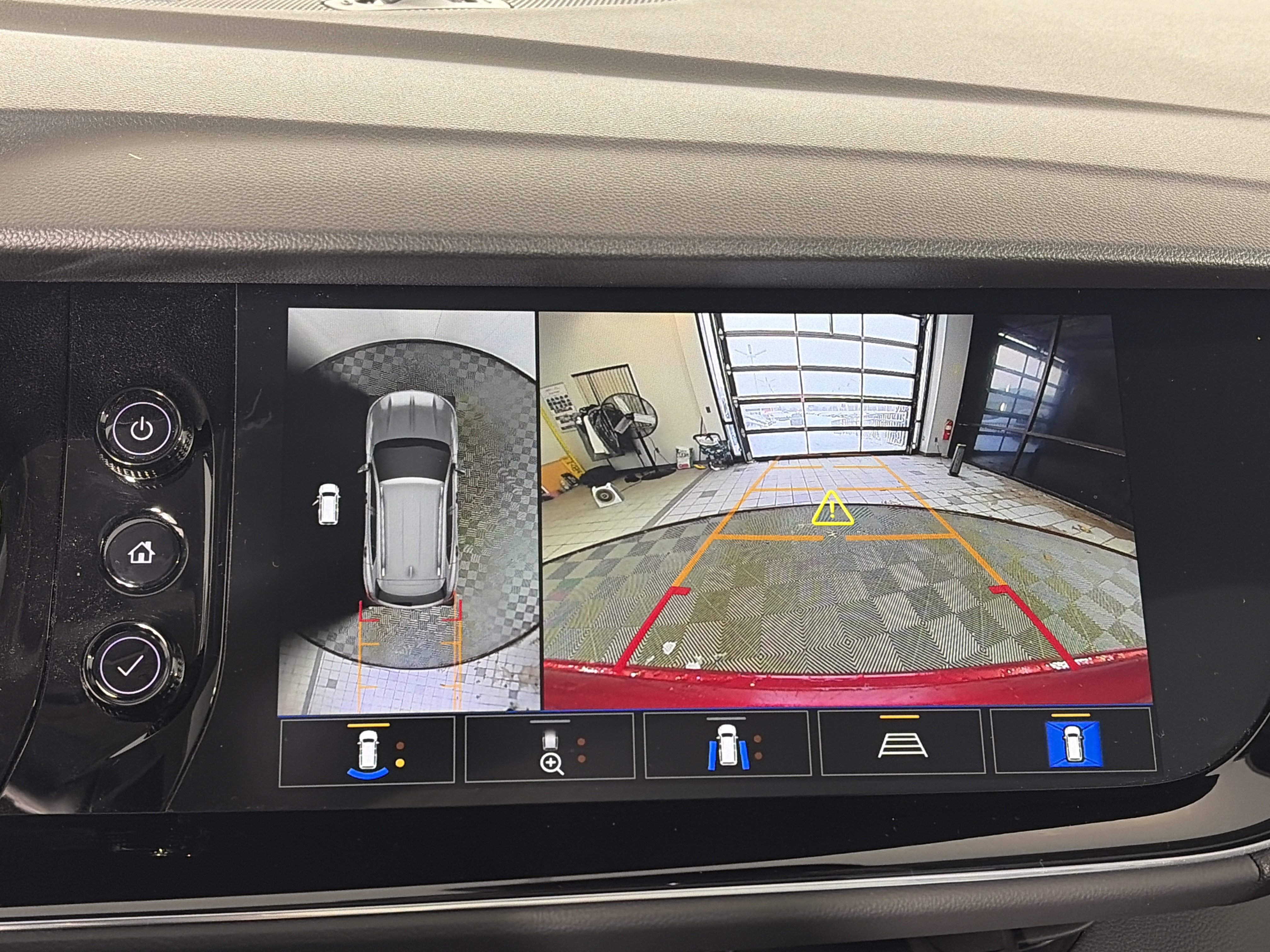 Used 2023 Buick Envision Avenir image 25