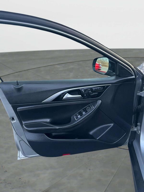 Used 2018 INFINITI QX30 Premium w/ Cargo Package image 22