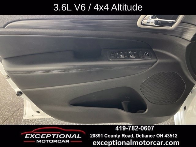 Used 2020 Jeep Grand Cherokee Altitude AWD/4WD image 35