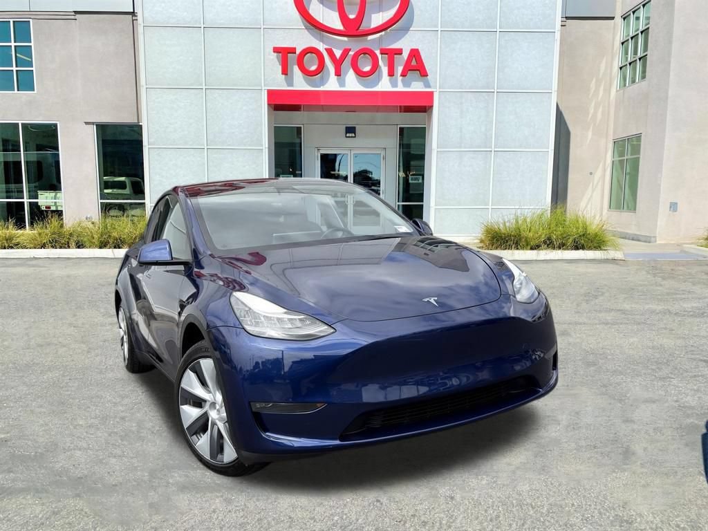 Used 2023 Tesla Model Y Long Range AWD/4WD image 2