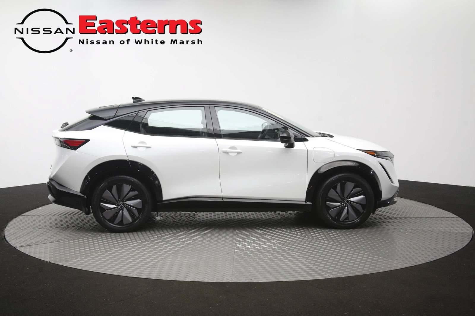 Used 2024 Nissan Ariya AWD image 43