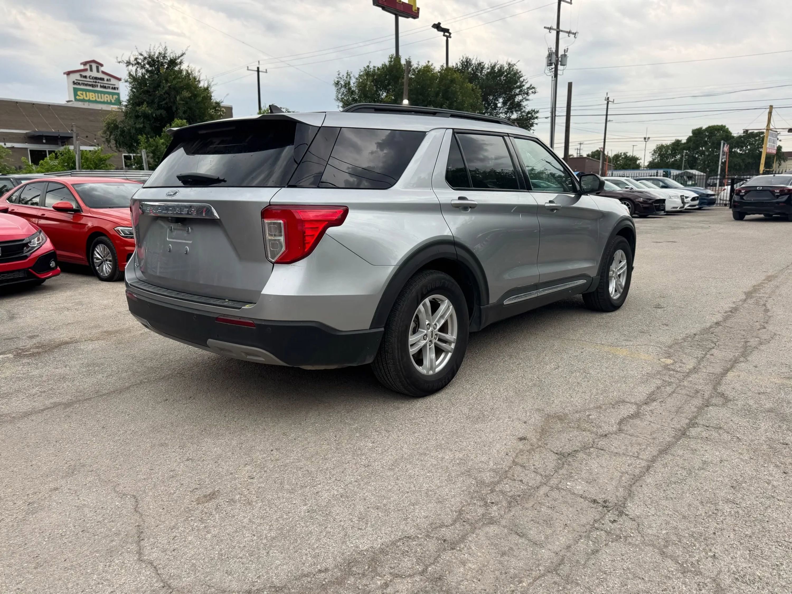 Used 2023 Ford Explorer XLT w/ Equipment Group 202A image 10
