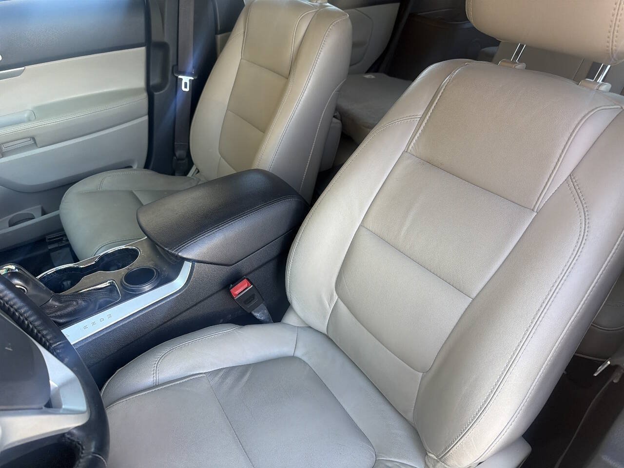 Used 2015 Ford Explorer XLT w/ Equipment Group 202A FWD image 15