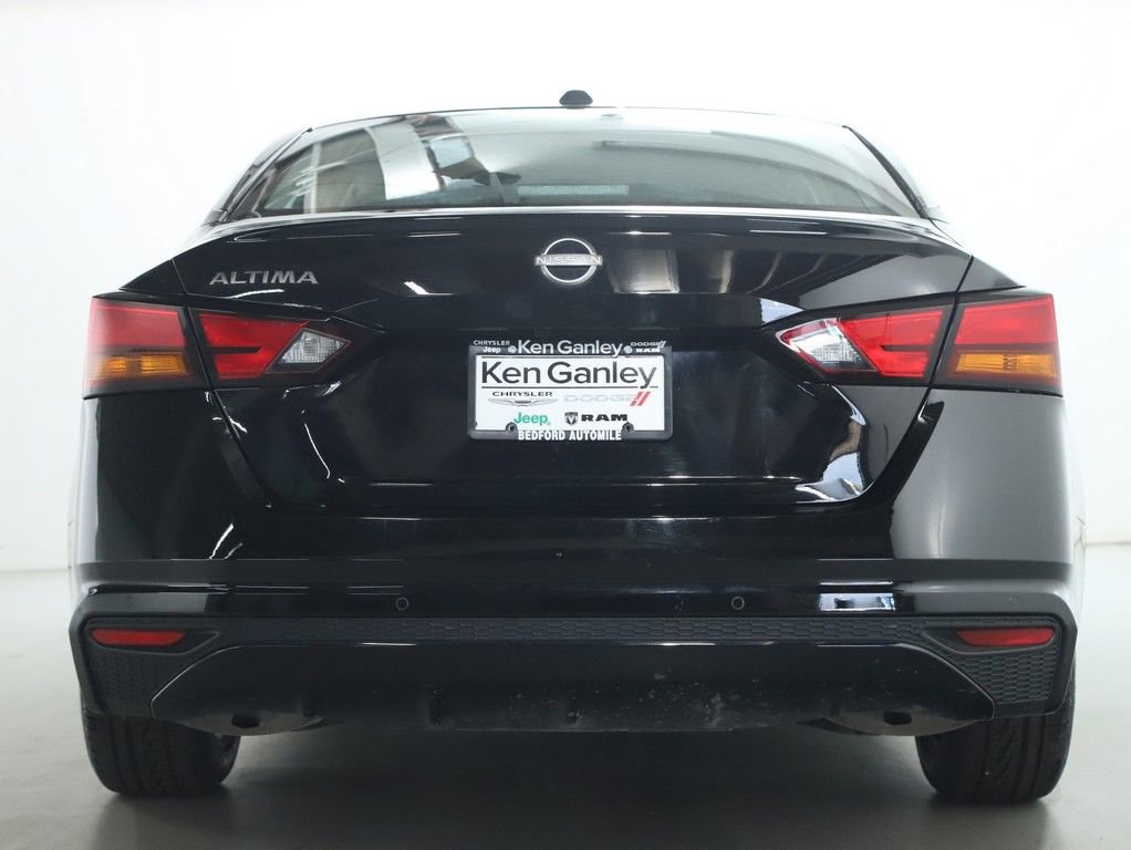 Used 2025 Nissan Altima 2.5 SV FWD image 41