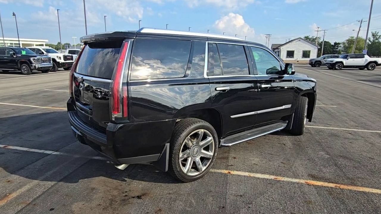 Used 2016 Cadillac Escalade Luxury AWD/4WD image 9