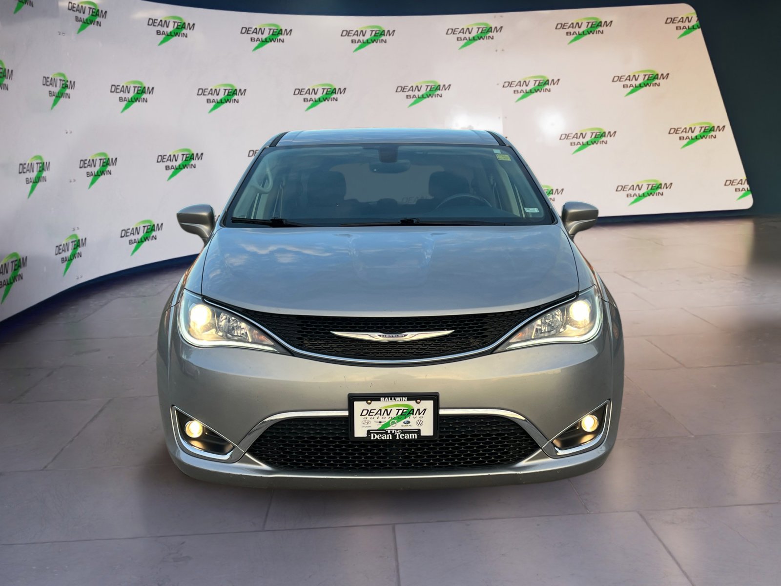 Used 2019 Chrysler Pacifica Touring Plus w/ Cold Weather Group image 3