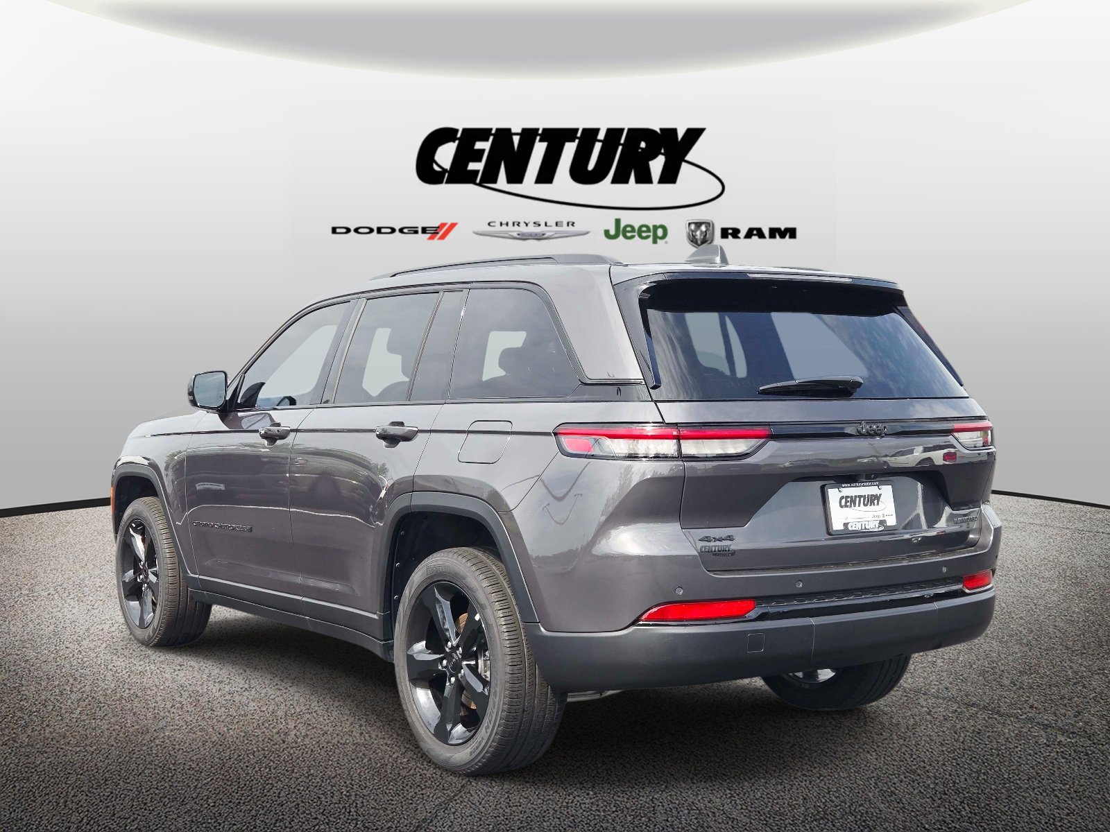 Used 2024 Jeep Grand Cherokee Limited w/ Black Appearance Package image 6