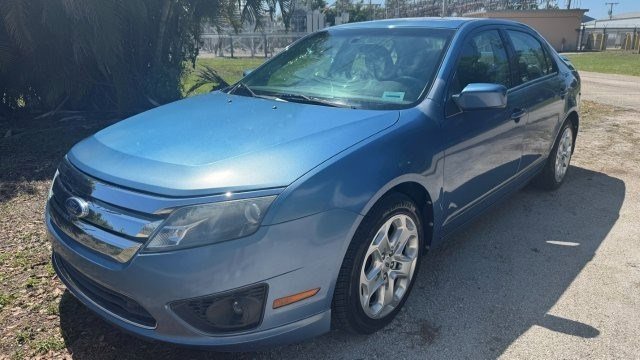Used 2010 Ford Fusion SE FWD image 2