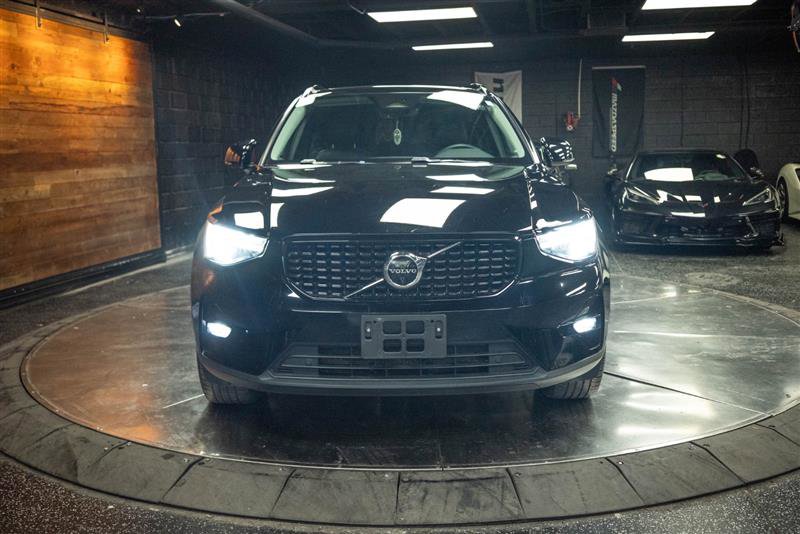 Used 2023 Volvo XC40 B4 Ultimate FWD image 4