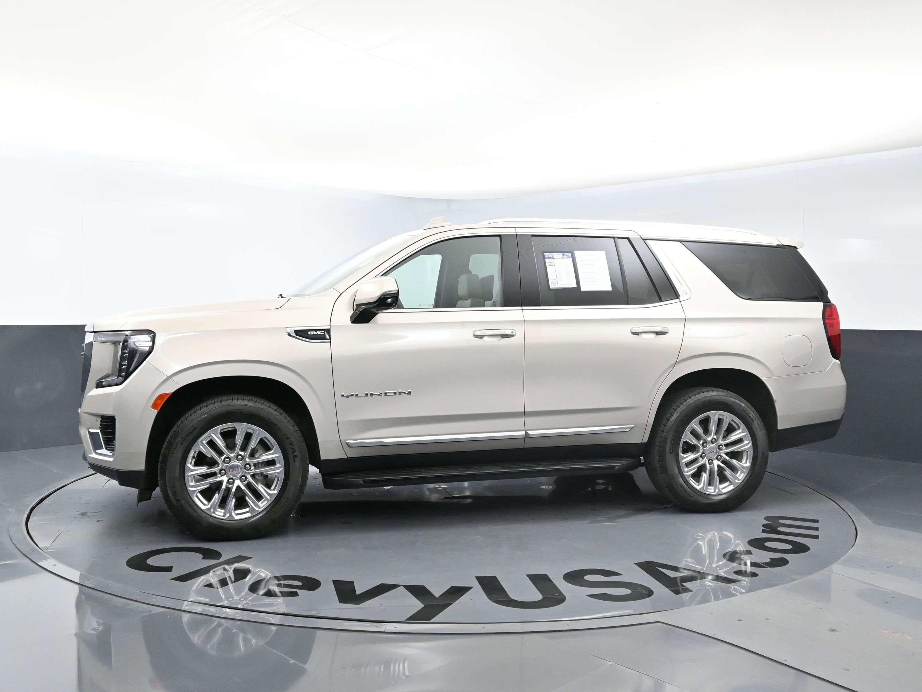 Used 2021 GMC Yukon SLT w/ SLT Premium Package image 6