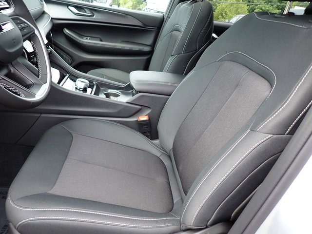 New 2025 Jeep Grand Cherokee L Laredo w/ Luxury Tech Group I image 12