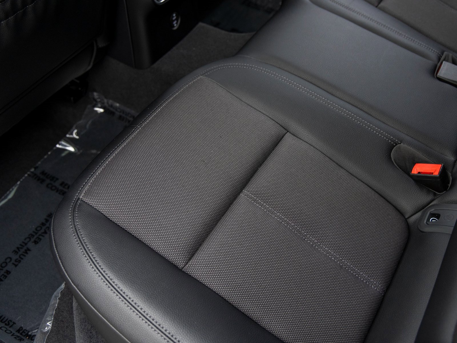 Certified 2025 Porsche Macan image 36