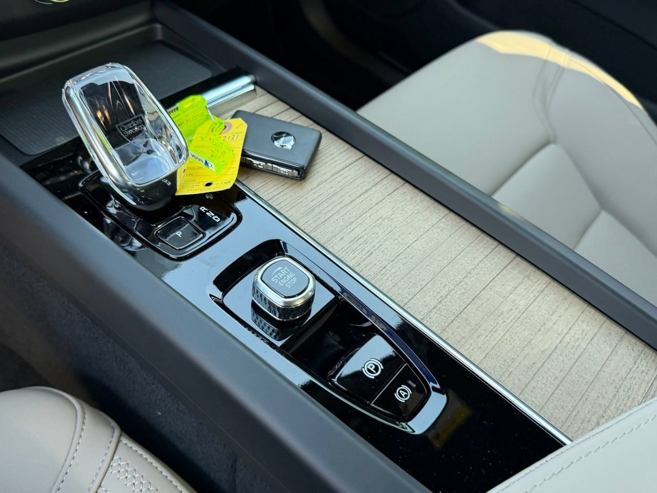 New 2027 Volvo XC60 B5 Plus AWD/4WD image 10