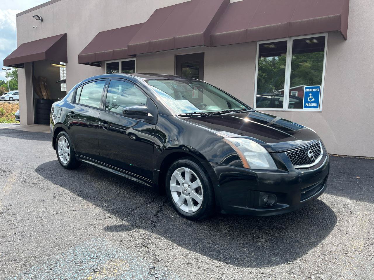 Used 2012 Nissan Sentra 2.0 SR w/ Moonroof Pkg FWD image 3