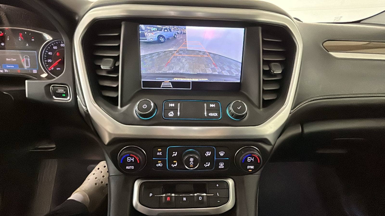 Used 2020 GMC Acadia SLE w/ Driver Convenience Package FWD image 28