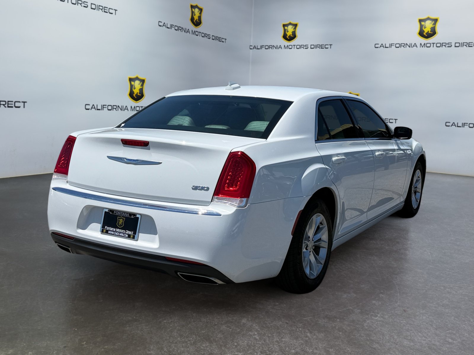 Used 2019 Chrysler 300 Touring RWD image 5