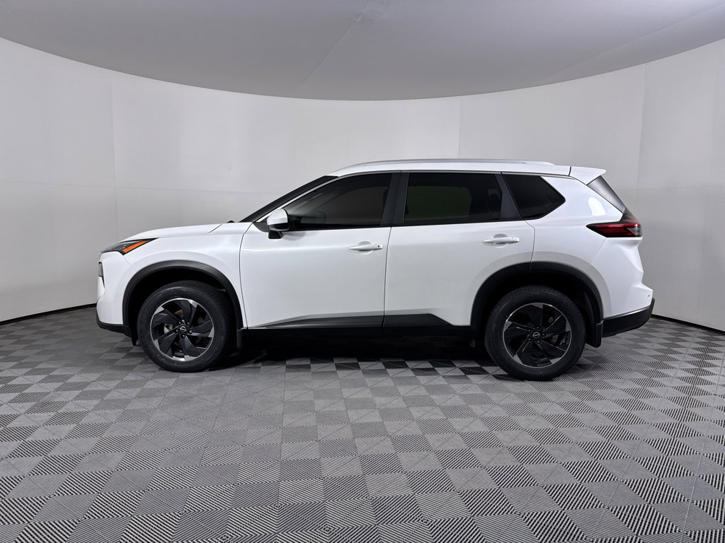 Used 2024 Nissan Rogue SV w/ SV Premium Package image 12