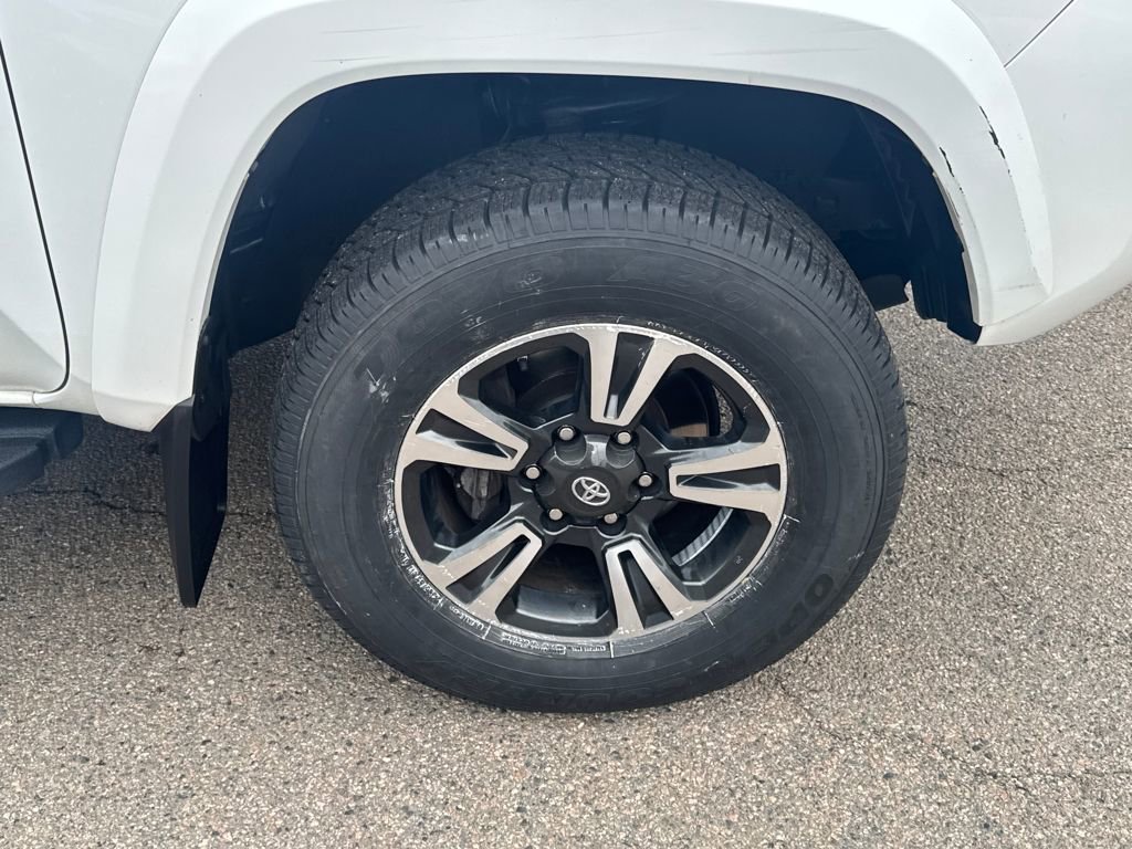 Used 2018 Toyota Tacoma TRD Sport w/ Technology Package image 39