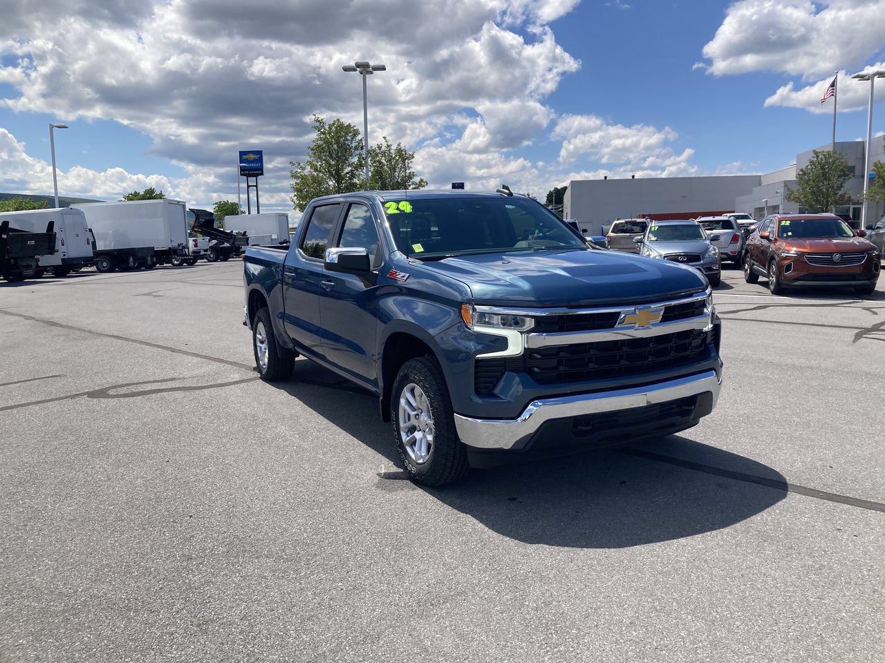 New 2024 Chevrolet Silverado 1500 LT w/ Z71 Off-Road Package AWD/4WD image 1