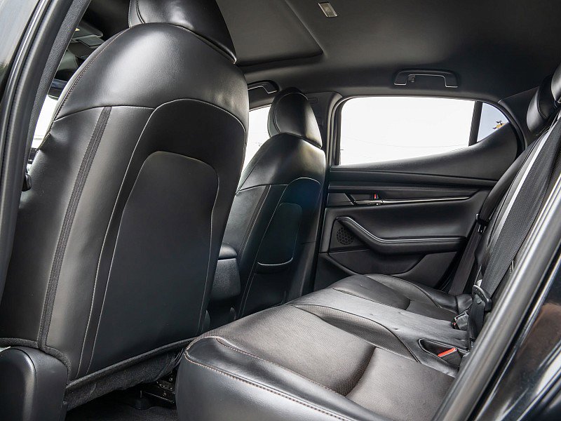 Used 2019 MAZDA MAZDA3 Hatchback w/ Premium Package image 17