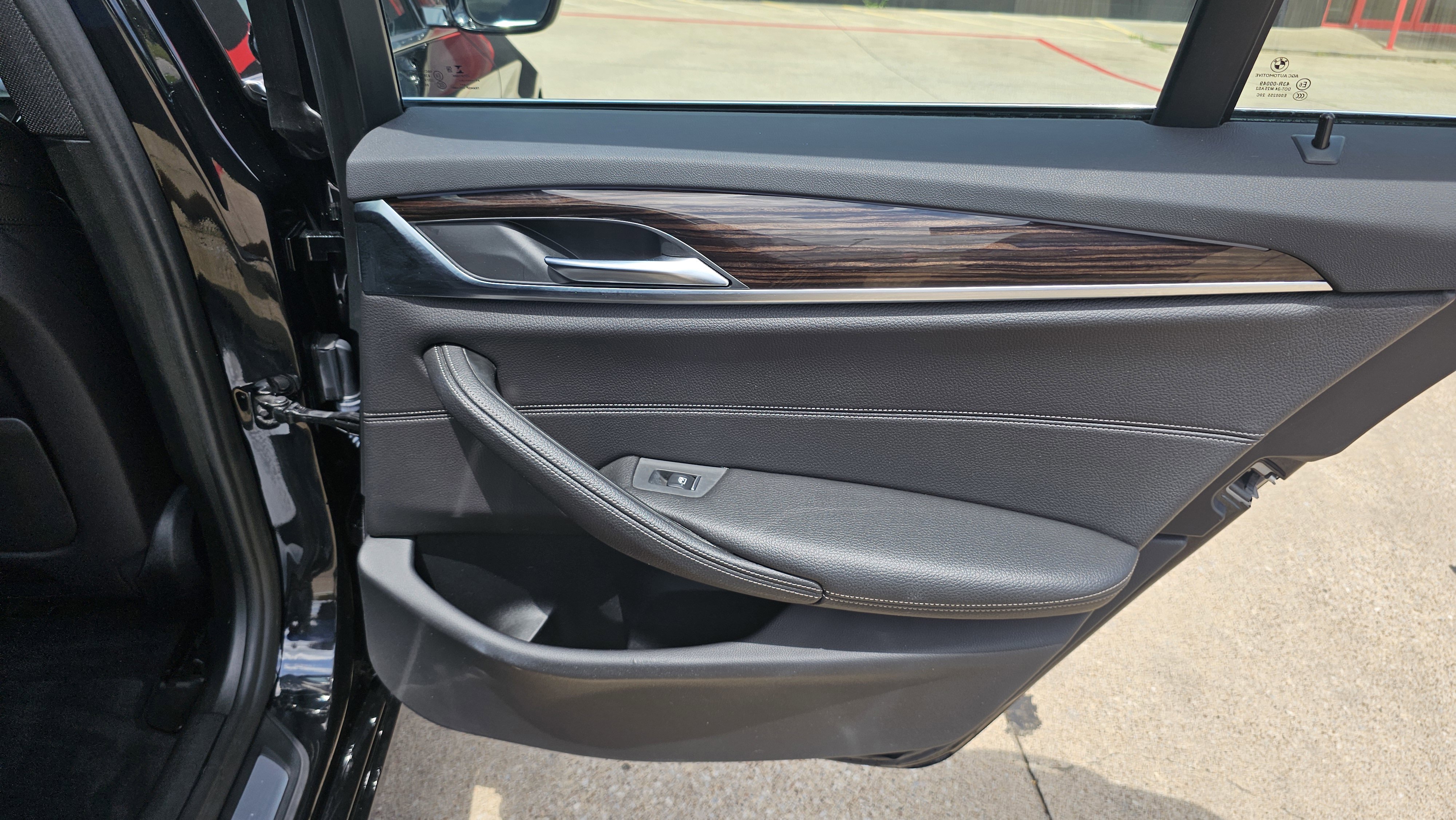 Used 2018 BMW 530e w/ Premium Package 2 image 31
