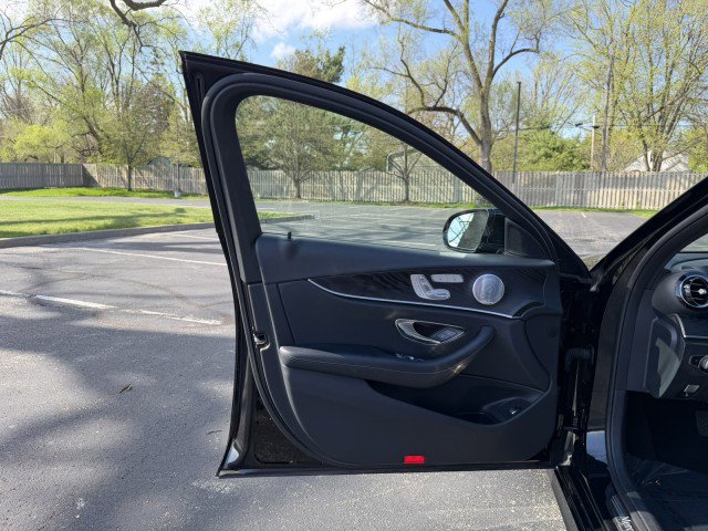 Certified 2019 Mercedes-Benz E 300 4MATIC image 19