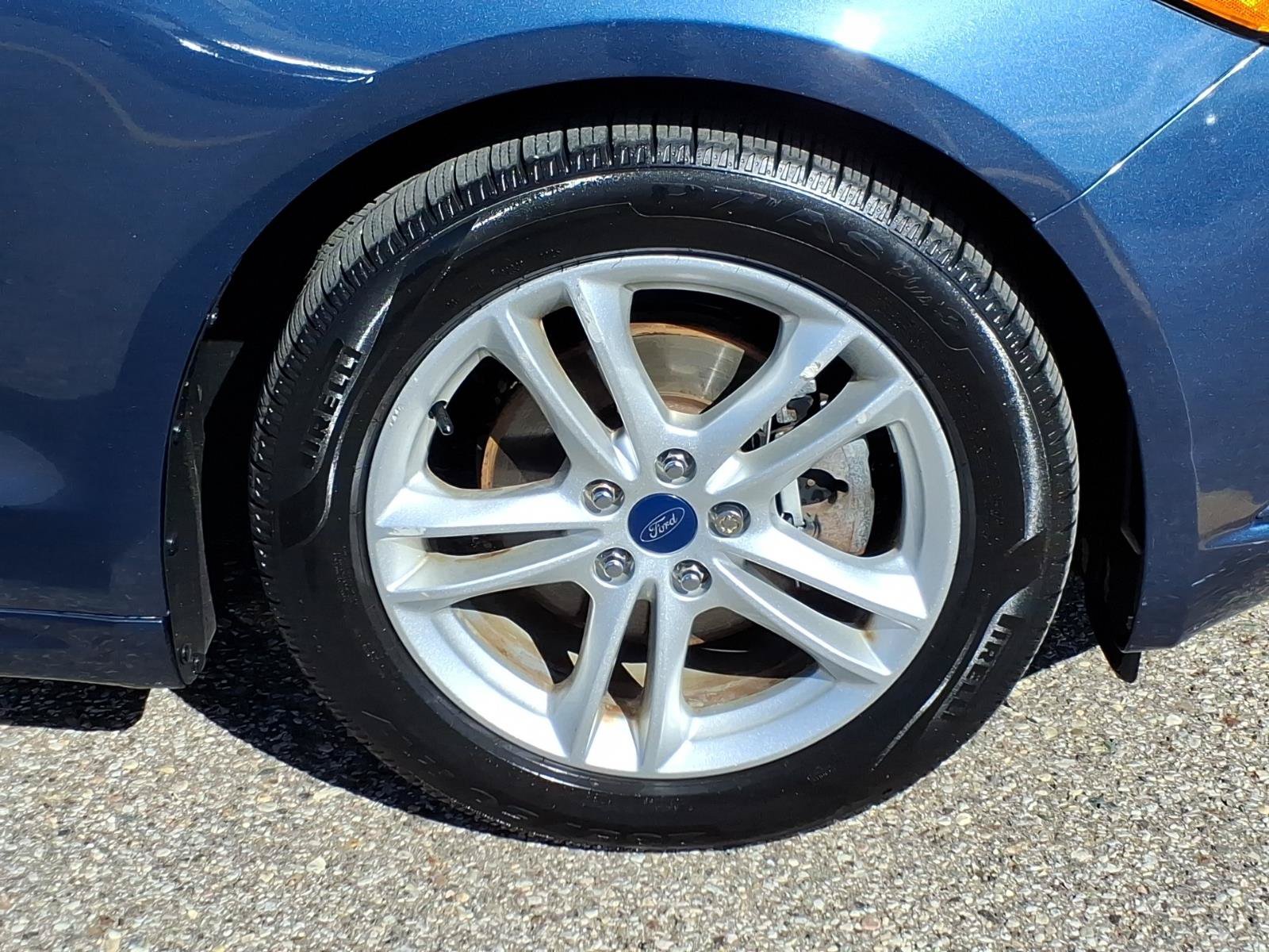 Used 2018 Ford Fusion SE w/ Fusion SE Technology Package FWD image 10