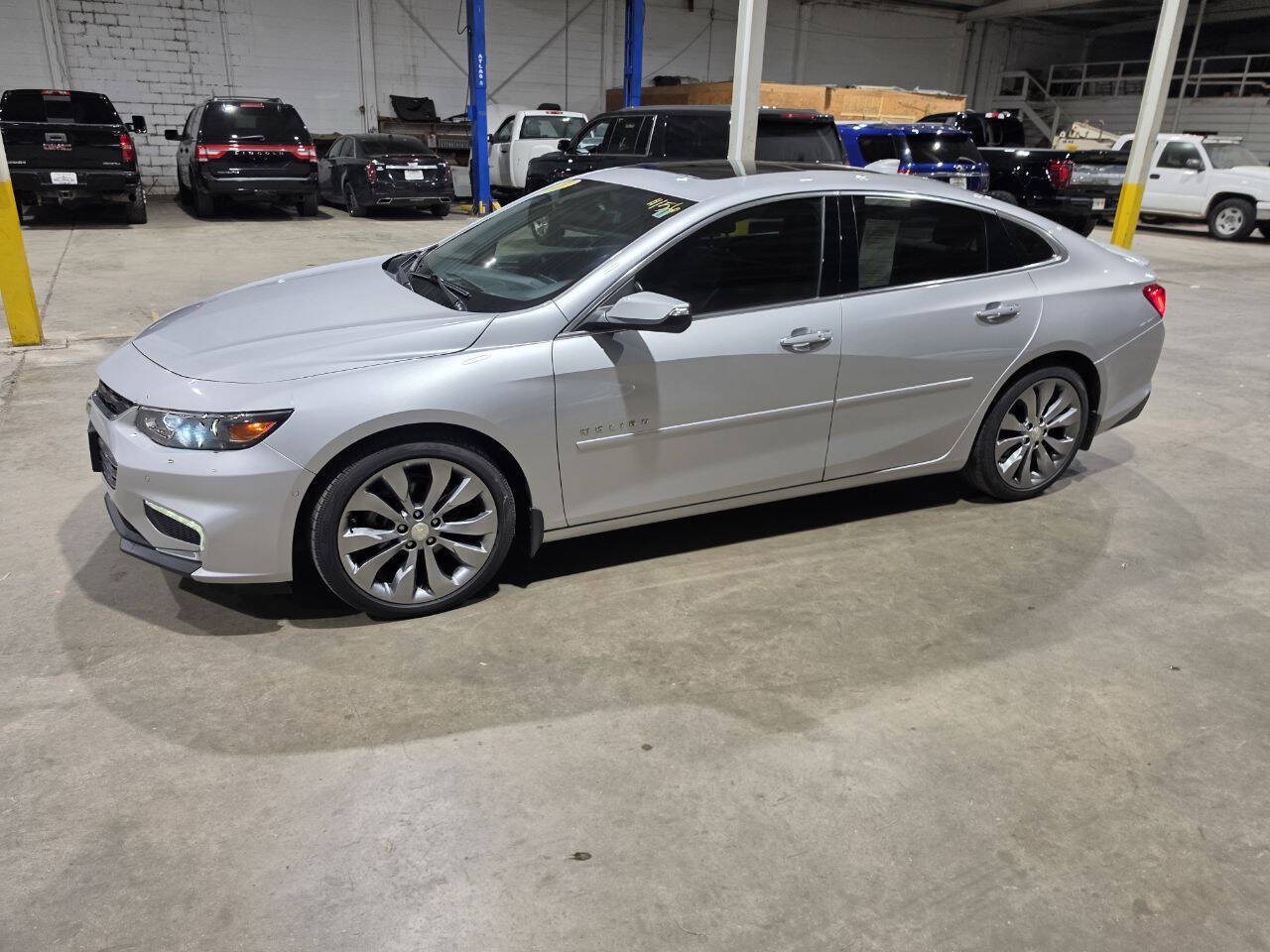 Used 2017 Chevrolet Malibu Premier w/ Premier Sun and Wheel Package FWD image 1