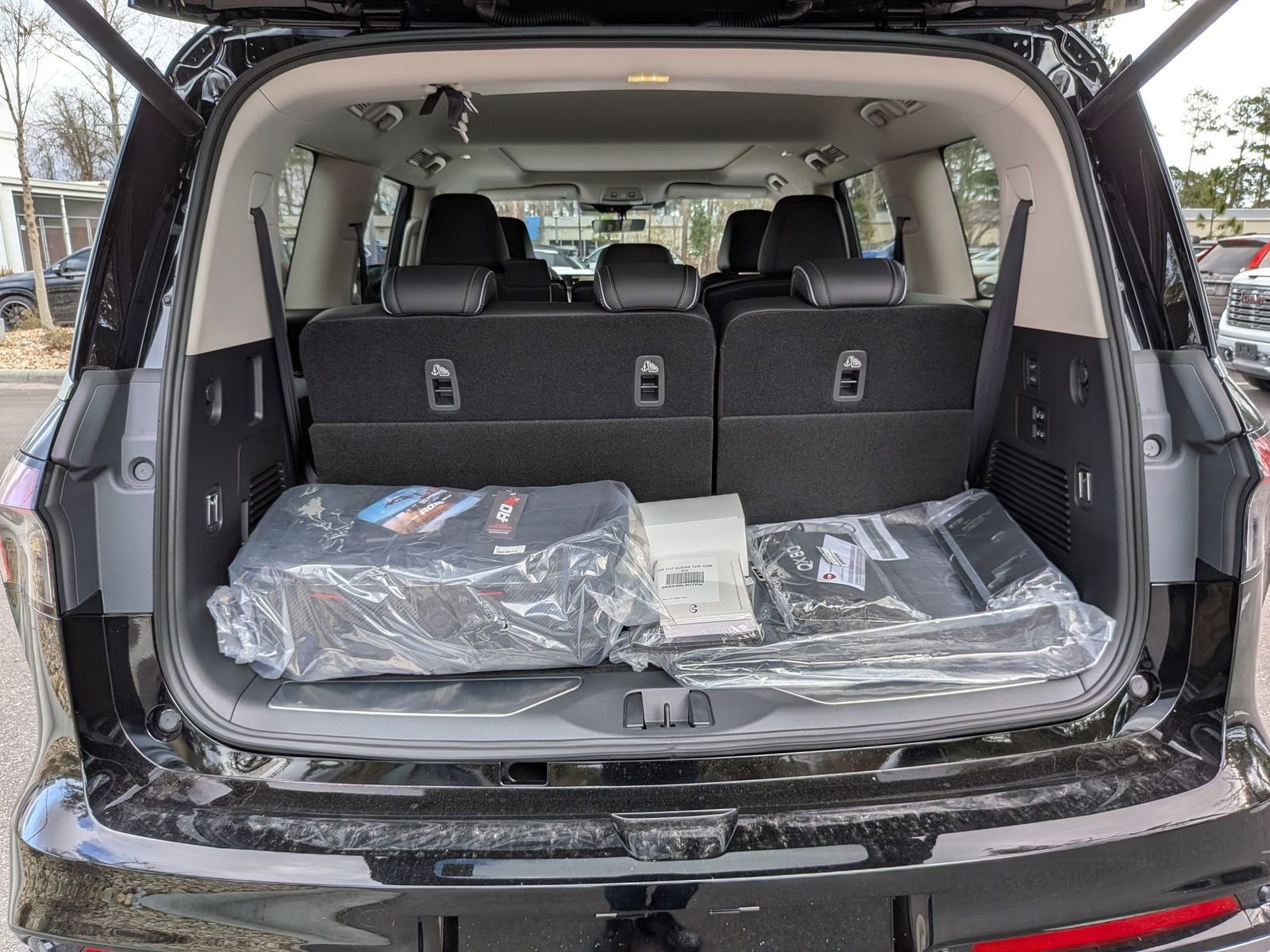 New 2026 INFINITI QX80 Luxe w/ Cargo Package image 32