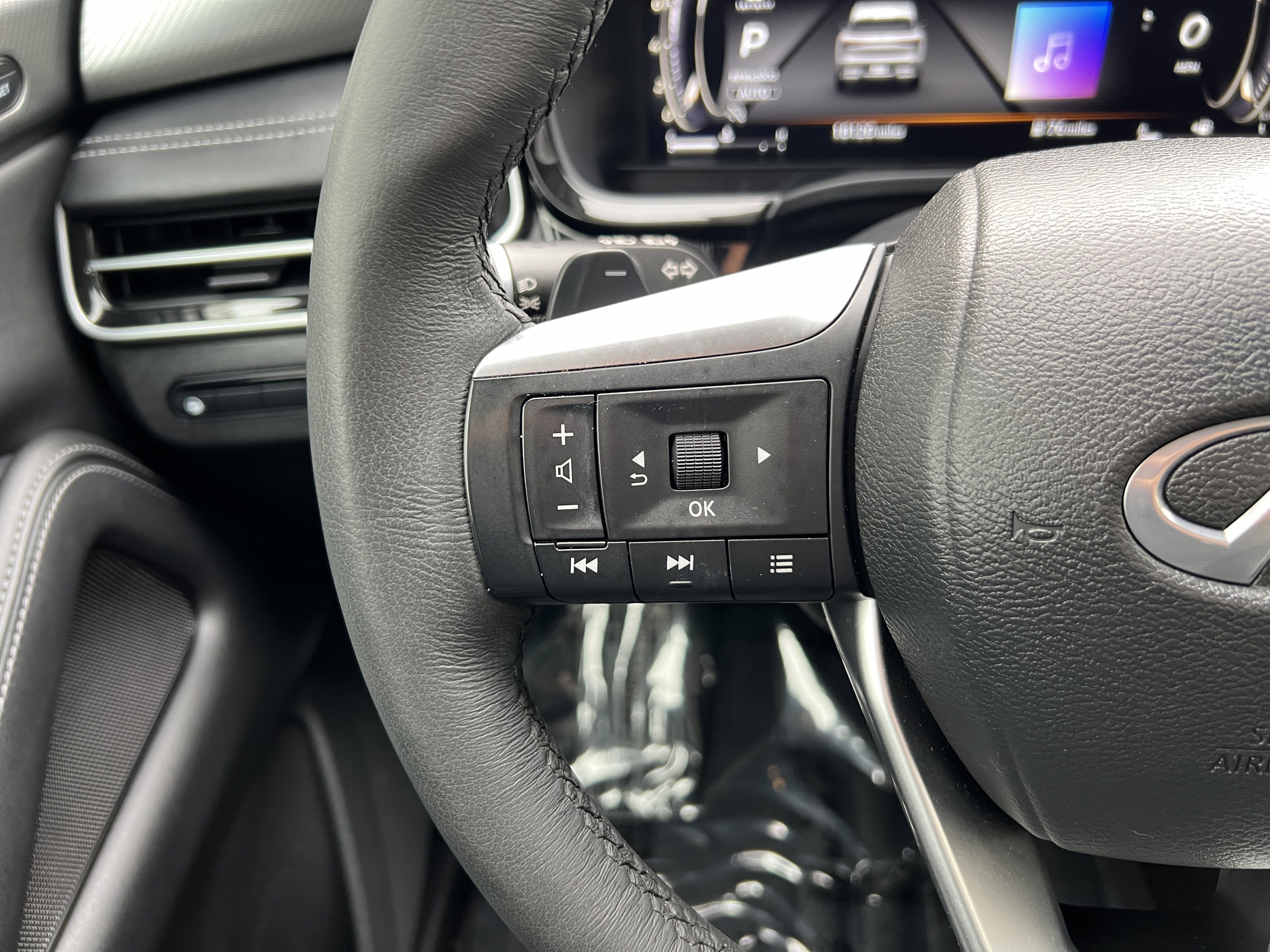 Used 2023 INFINITI QX60 Luxe image 30