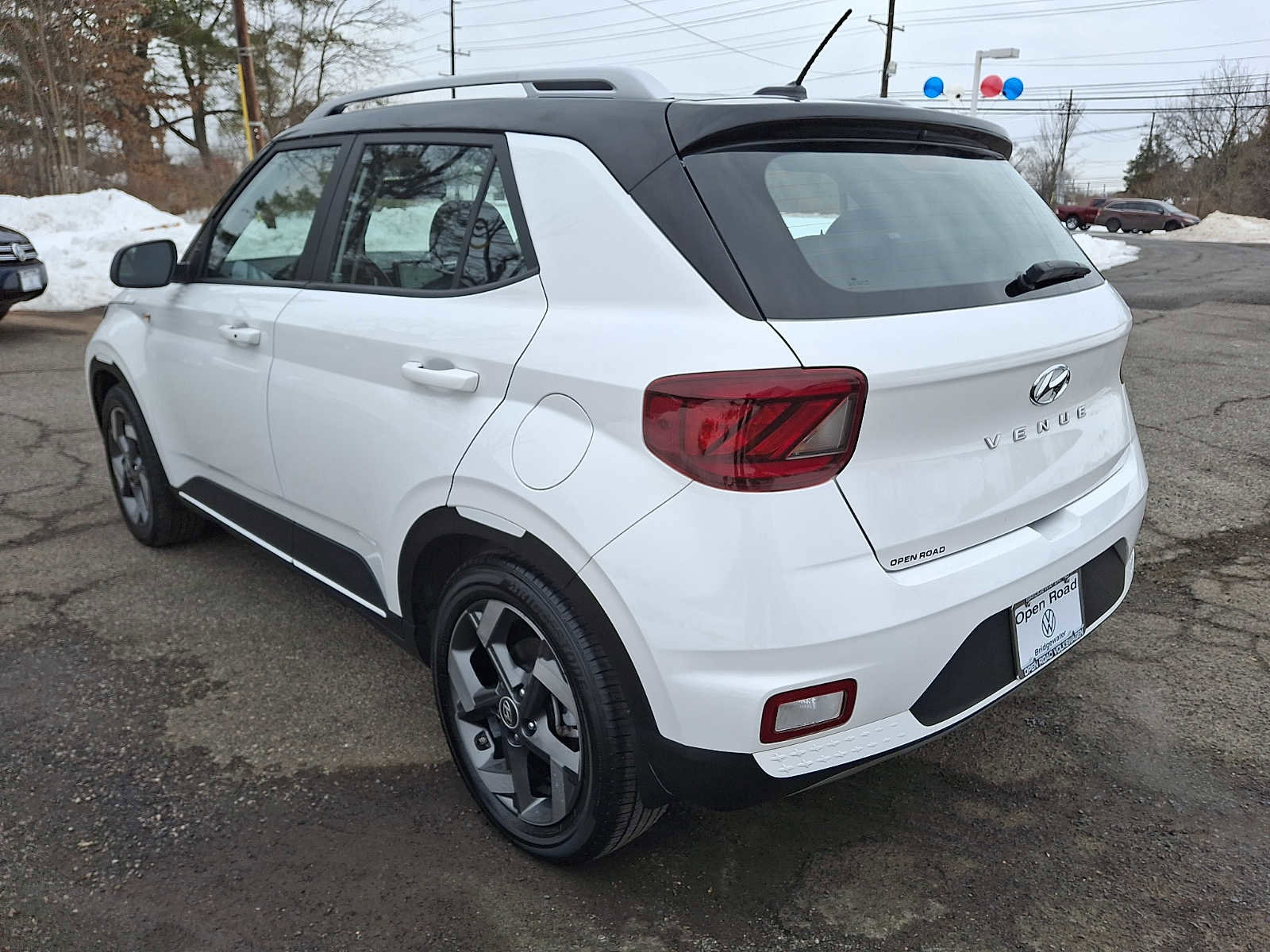 Used 2023 Hyundai Venue Limited image 4