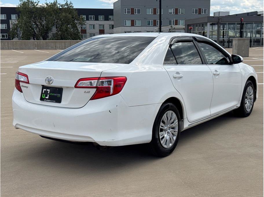 Used 2012 Toyota Camry LE FWD image 8