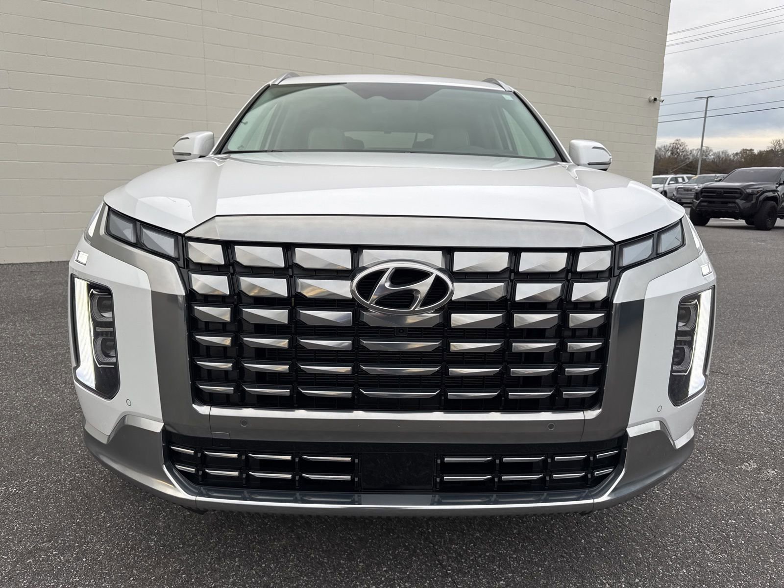 Used 2025 Hyundai Palisade Calligraphy image 2