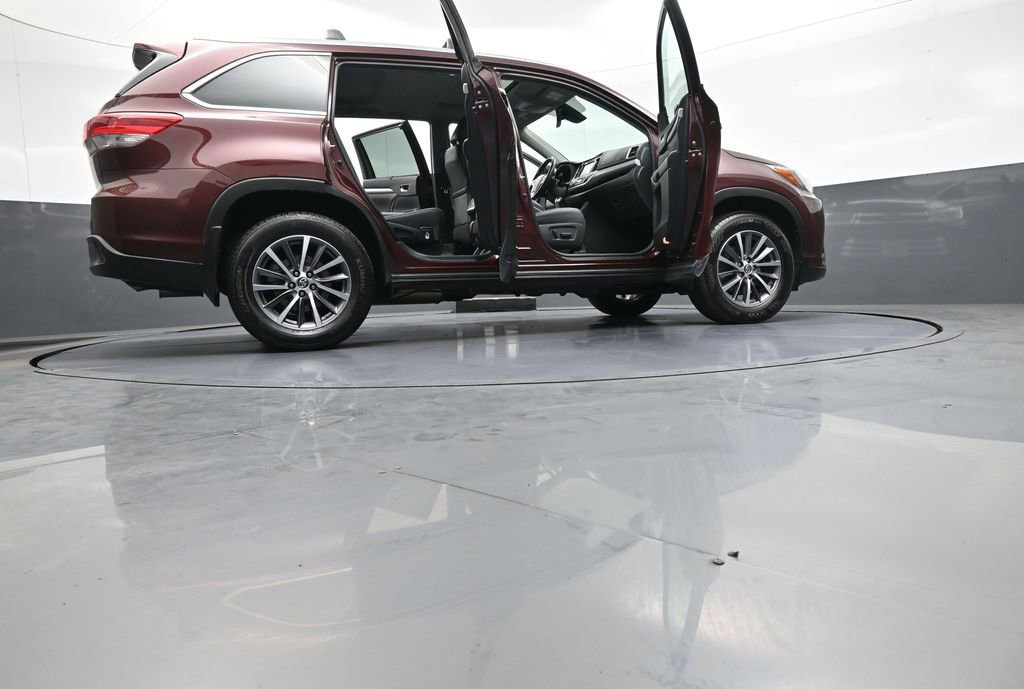 Certified 2019 Toyota Highlander XLE AWD/4WD image 50