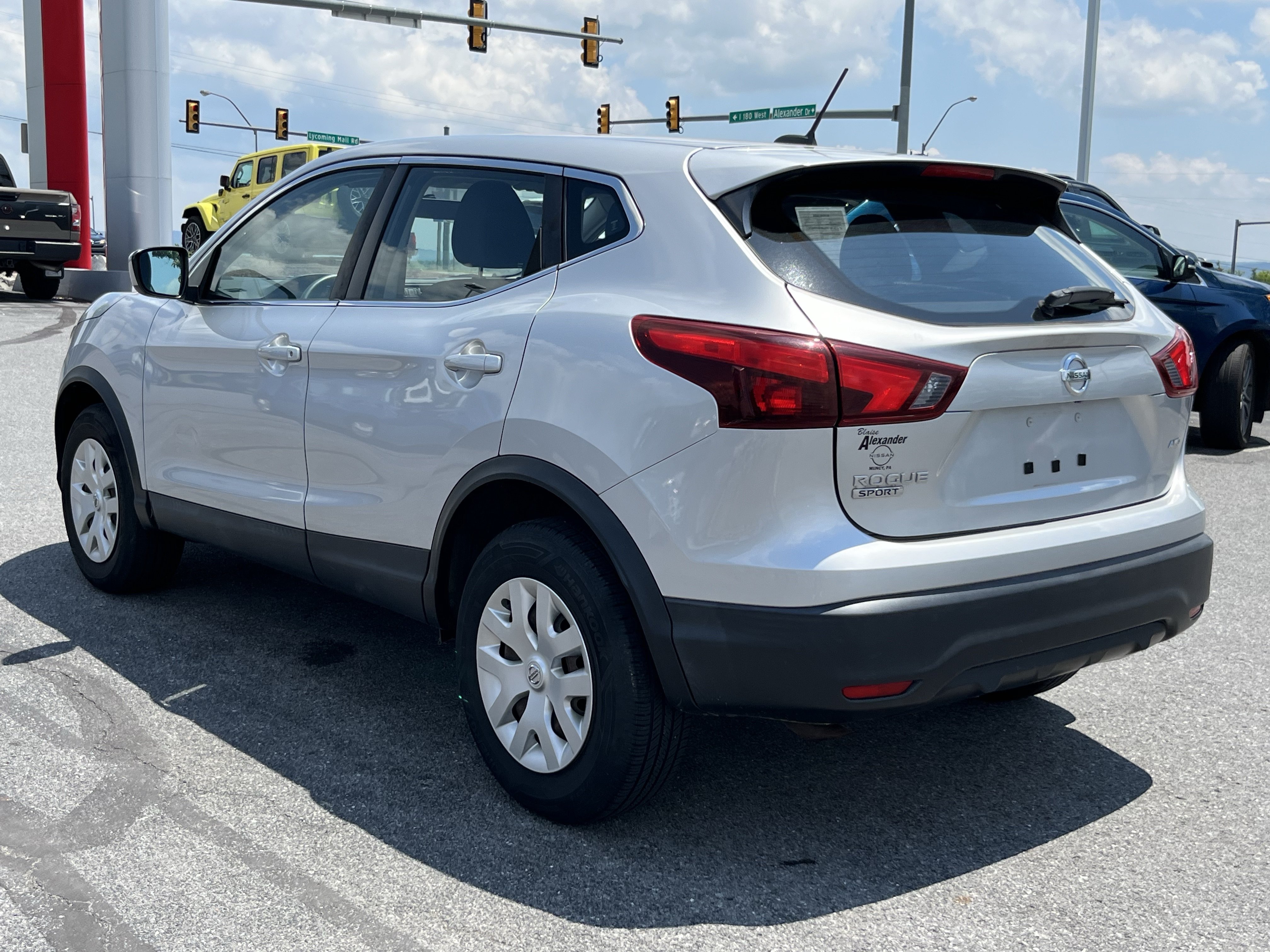 Used 2018 Nissan Rogue Sport S AWD/4WD image 8