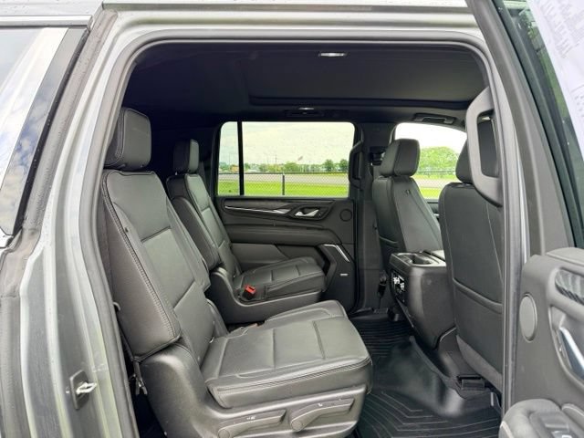 Used 2022 GMC Yukon XL Denali AWD/4WD image 9