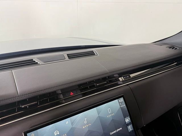 Certified 2025 Land Rover Range Rover SE image 30