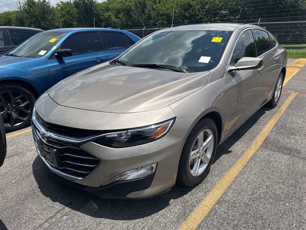 Used 2025 Chevrolet Malibu LS FWD image 2