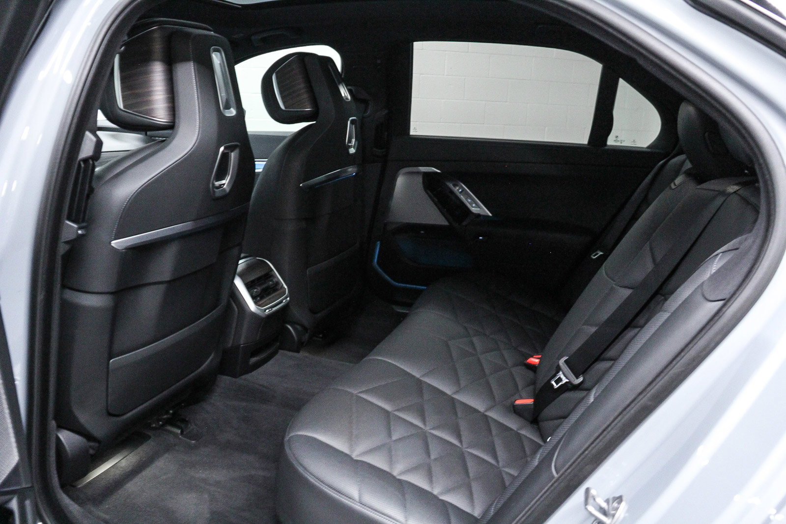 Certified 2023 BMW 740i w/ Parking Assistance Package image 17